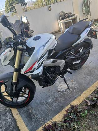 BAJAJ DOMINAR NS400Z BAJAJ DOMINAR NS400Z